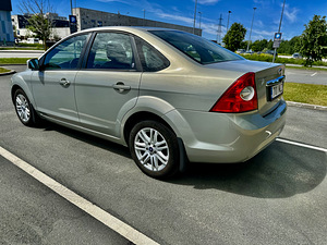 Ford Focus (10 foto / 12)