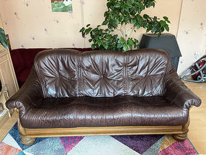 Дубовый кожаный диван