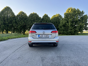 Volkswagen Golf (10 foto / 13)