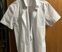 Белая рубашка с короткими рукавами