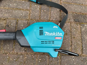 Makita XGT 40V profikomplekt: Kombimootor + Kõblas + akud (4 foto / 10)