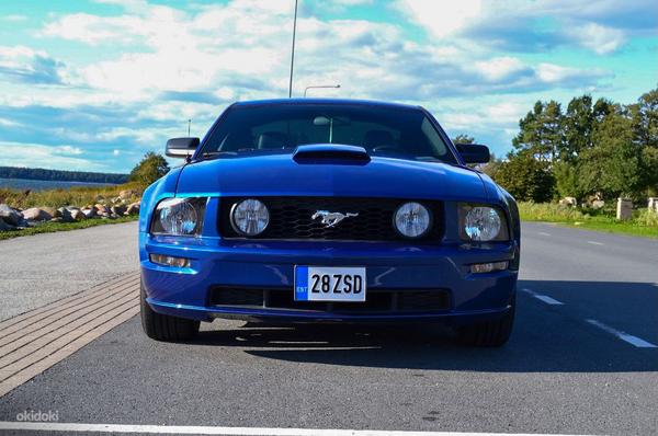 Mustang GT Premium (фото #2)