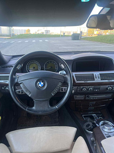 BMW 740i (6 foto / 15)