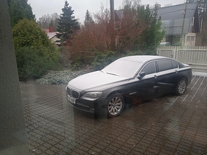 BMW F02 750 Li X drive (4 foto / 10)