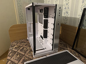 PC Case Lian Li O11 Dynamic XL ROG Certified (3 foto / 9)