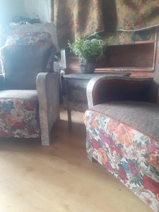 Kohvilaua ja kahe tugitooli komplekt