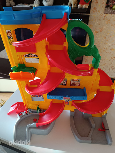 Продам парковка для машин Fisher price
