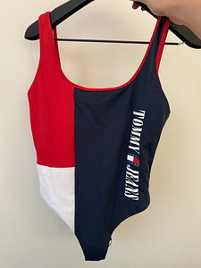 Naiste trikoo (Tommy Jeans) (1 foto / 3)