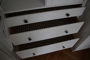IKEA klaasustega kapp (3 foto / 3)