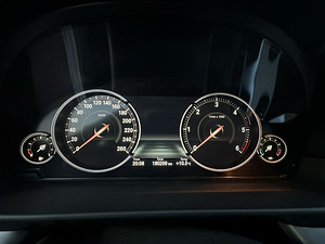 BMW f10 530d xrive (7 foto / 10)