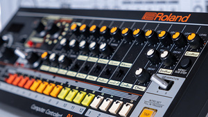Roland TR-08 + Decksaver + Case and Tilt Stand (2 foto / 4)