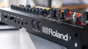 Roland TR-08 + Decksaver + Case and Tilt Stand (3 foto / 4)