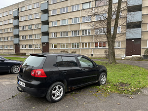 VW Golf V (4 фото из 4)