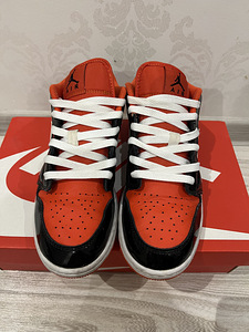 Nike Air Jordan Low “Halloween” (3 фото из 5)