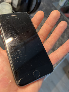 iPhone 8 64 ГБ (6 фото из 7)