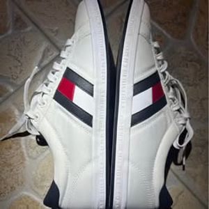 Tommy Hilfiger jalanõud (1 foto / 5)