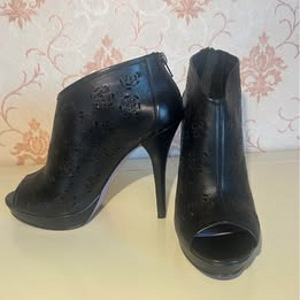 Туфли на каблуке (2 фото из 3)