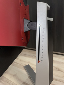 AOC AGON AG241QX (5 фото из 9)