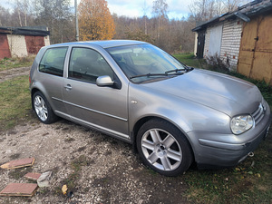 Volkswagen Golf (3 foto / 10)
