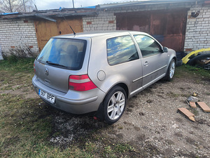 Volkswagen Golf (6 foto / 10)