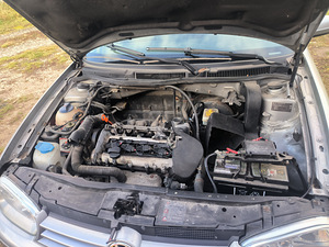 Volkswagen Golf (10 foto / 10)