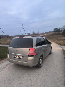 Opel Zafira (3 foto / 7)