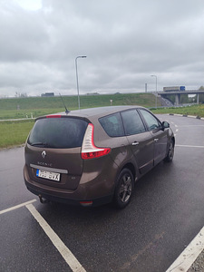 Renault Megane Scenic (3 фото из 8)