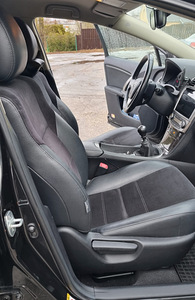 Toyota Avensis (8 foto / 10)