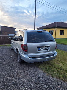 Chrysler Grand Voyager (5 foto / 10)