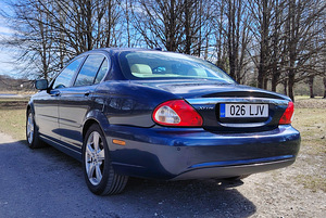 Jaguar X-Type (3 фото из 11)