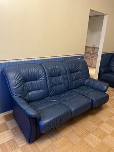кожаный диван-кровать и 2 кресла