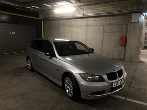 BMW 330Xi (3 foto / 11)