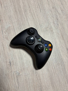 Консоль xbox 360 s (2 фото из 5)