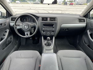 Volkswagen Jetta 2014 (3 foto / 9)