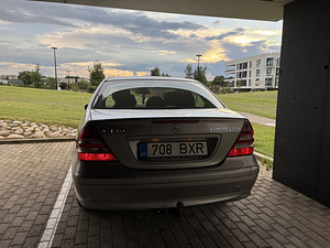 Mercedes-Benz C 180 KOMPRESSOR 105kW (6 foto / 15)