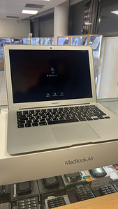 Macbook Air 13 (2015) grey heas seissukorras (1 foto / 7)