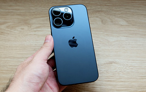 iPhone 15 Pro Max 1TB Blue Heas seissukorras