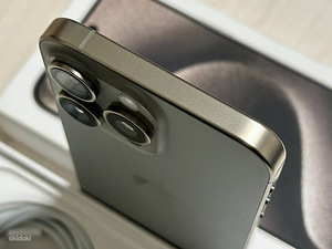 Apple iPhone 15 Pro Max 256Gb Natural Titanium, v heas korra (4 foto / 5)