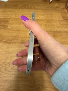 iPhone 16 256Gb White v heas korras (4 foto / 7)