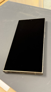 Samsung Galaxy S24 Ultra 12/512Gb Titanium heas korras (2 foto / 4)