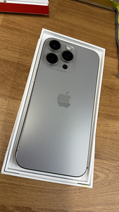 Apple iPhone 15 Pro Max 256Gb Natural Titanium v heas korras (1 foto / 4)