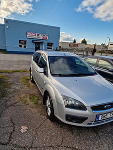 Ford Focus 1.6, diesel, automaat (6 foto / 6)