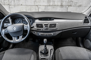 Autorent - Renault Laguna (3 foto / 3)