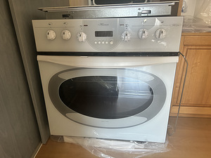 Keraamiline sisseehitatud köögipliit juhtimisega (2 foto / 5)