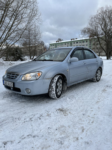 Kia Cerato 2005 (6 фото из 13)