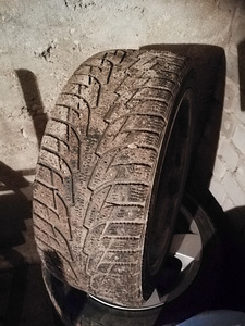 Продам зимние шины BMW hankook б / у 4шт. (3 фото из 3)