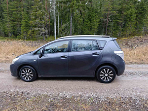 Toyota Verso (9 фото из 12)