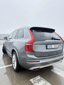 Volvo XC90 (4 фото из 10)
