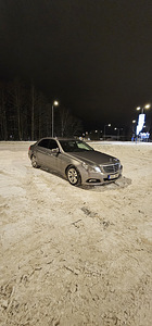 Mercedes Benz E220 (4 фото из 11)