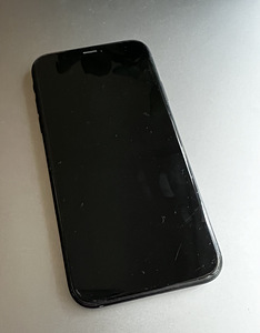 iPhone XR 64GB Must (1 foto / 3)